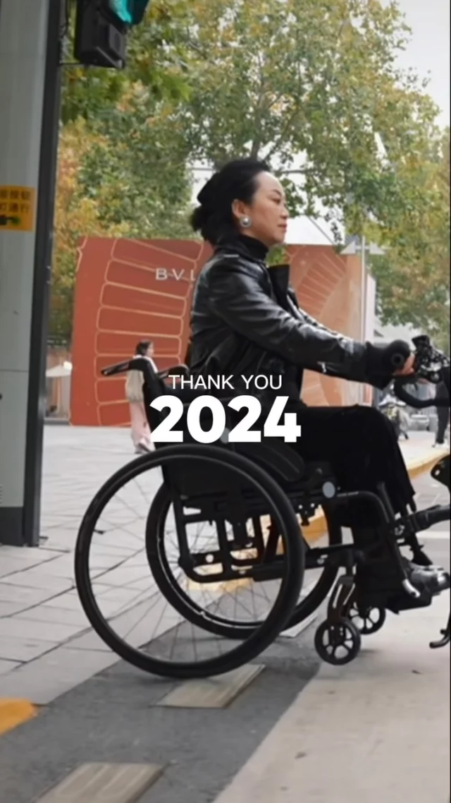 Wir haben 2024 an vielen einzigartigen Projekten teilgenommen und diese mitgestaltet!
 
🐾 Wir haben die PAWS-Tour in Frankreich, Slowenien und Litauen mitorganisiert.
🎉 Wir waren auf vielen Messen vertreten, darunter Rehacare, Naidex und Irma.
👩‍🦽 Unter unseren Botschaftern begrüßten wir @roxanadauthor und Antonio.
💙 Wir haben zahlreiche Produktschulungen für unsere Händler organisiert.
💬 Wir haben eure Geschichten gehört, mit euch gesprochen und eure Bedürfnisse besser kennengelernt.
 
Danke, 2024! 2025... wir kommen! 💪
—

We have created and participated in many unique projects in 2024!
 
🐾 We co-organized the PAWS Tour in France, Slovenia and Lithuania. 🎉 We took part in many trade fairs, including Rehacare, Naidex, Irma. 👩‍🦽W among our ambassadors we welcomed Roxana and Antonio. 💙We organized many product trainings for our dealers. 💬We listened to your stories, talked to you and learned about your needs.
 
Thank you 2024, 2025... here we come! 💪🏼